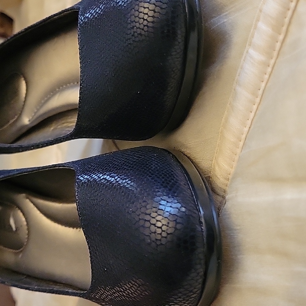 Shoes - Picture 3 of 7